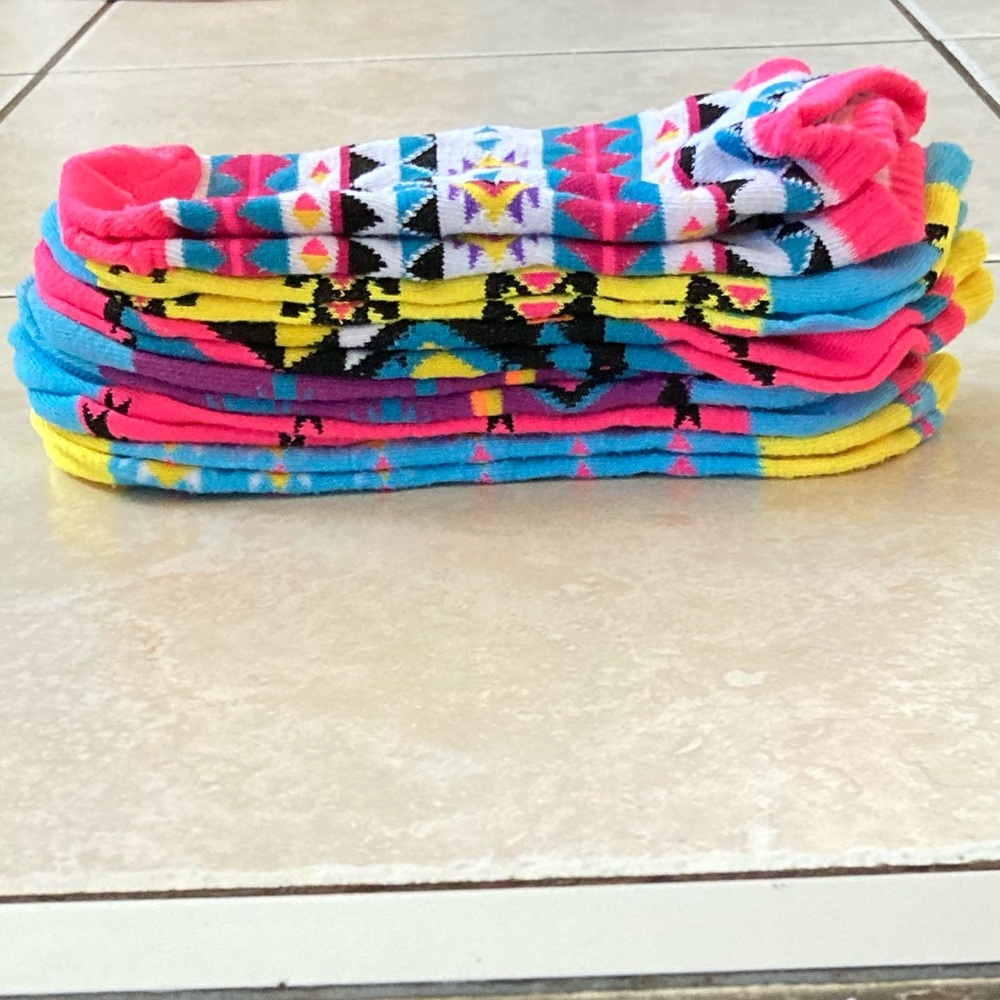 *BRAND NEW* Deb Pack Of 6 Colorful Pink, Blue, Purple Tribal Aztec No Show Socks